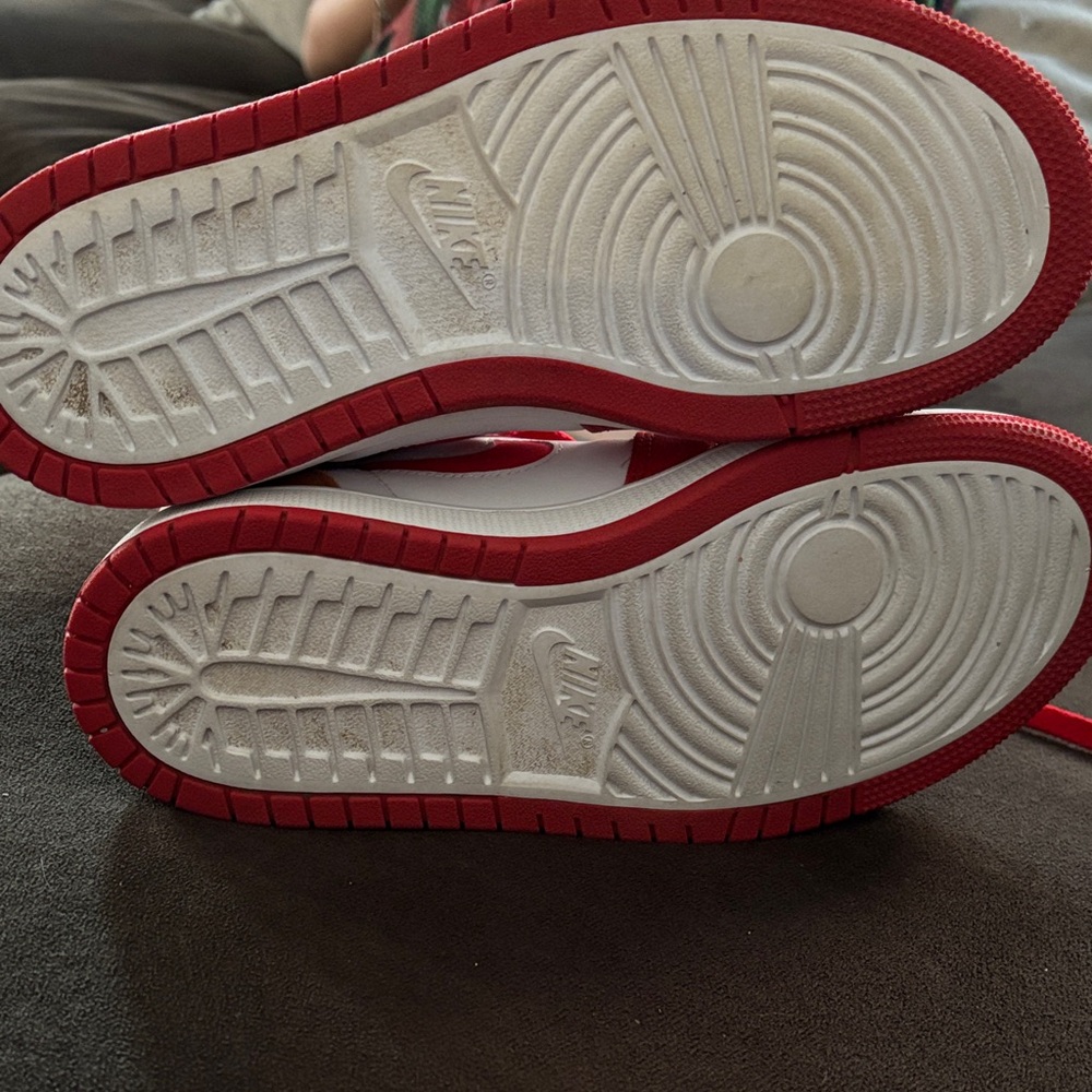 Nike youth Red and Tan High - JORDAN 1 - Picture 2 of 4